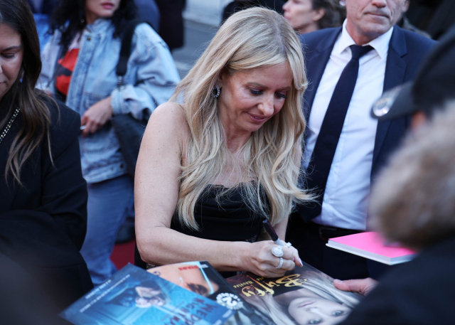 Sarah_Michelle_Gellar_Wedding_Nightmare_2_Paris_Premiere_20260325_Outside_009.jpg